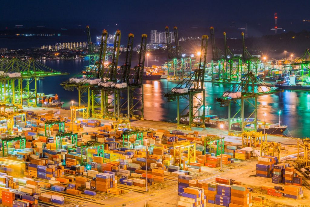 Singapore is one of the world's top 3 ports at night.